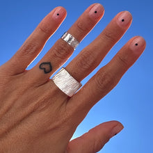 Cargar imagen en el visor de la galería, Anillo Corteza - tamaño regulable- Plata925