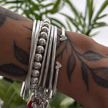 Cargar imagen en el visor de la galería, Pulsera Corazones - tamaño regulable - Plata925