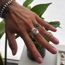 Cargar imagen en el visor de la galería, Anillo Ojo Portal Sagrado Dorado - tamaño regulable - Plata925