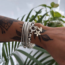 Cargar imagen en el visor de la galería, Dije Flor - 15 mm - Plata925