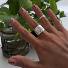 Cargar imagen en el visor de la galería, Anillo Killa - tamaño regulable - Plata925