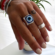 Cargar imagen en el visor de la galería, Anillo Protector 🧿 cuadrado - tamaño regulable - Plata.925