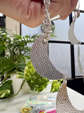 Cargar imagen en el visor de la galería, Collar Eterna Luz - largo regulable - Plata925