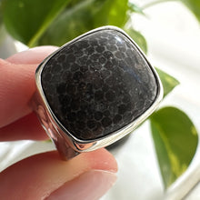 Cargar imagen en el visor de la galería, Anillo Black fósil - tamaño regulable - Plata925