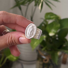 Cargar imagen en el visor de la galería, Anillo Virgen de Guadalupe - tamaño regulable - Plata925