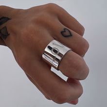 Cargar imagen en el visor de la galería, Anillo LOVE - tamaño regulable- Plata925