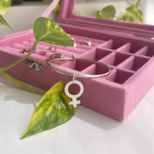Cargar imagen en el visor de la galería, Dije “Por Todas” - 2,5 cm - Plata925