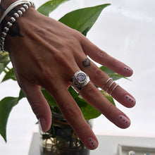 Cargar imagen en el visor de la galería, Anillo Ojo Portal Sagrado Lila - tamaño regulable - Plata925