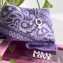 Cargar imagen en el visor de la galería, Dije “Por Todas” - 2,5 cm - Plata925