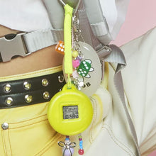 Cargar imagen en el visor de la galería, Reloj Baby-G blanco con accesorio para cartera - BGD 10K 4DR