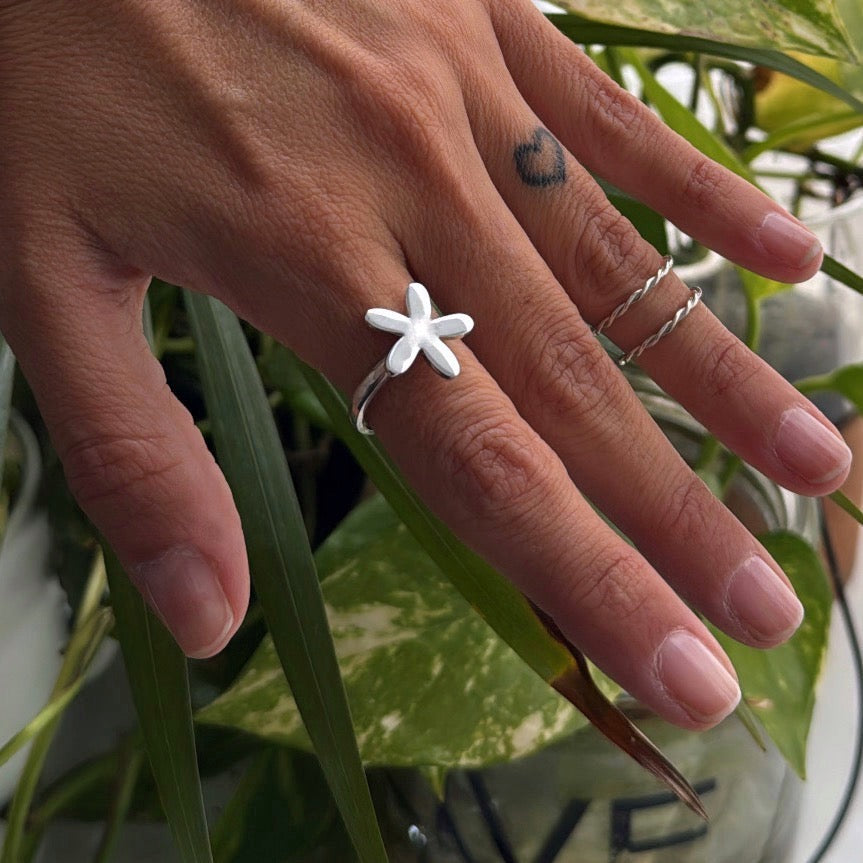 Anillo fino Flor - tamaño regulable - Plata925