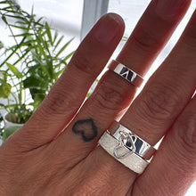 Cargar imagen en el visor de la galería, Anillo Alianza Corazón móvil - tamaño regulable - Plata925