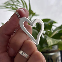 Cargar imagen en el visor de la galería, Dije Corazón Grande - 4 cm - Plata925