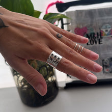 Cargar imagen en el visor de la galería, Anillo Tres Marías Negro. Protección y Fuerza - tamaño regulable - Plata925
