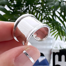 Cargar imagen en el visor de la galería, Anillo liso bordes - tamaño regulable- Plata925
