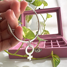 Cargar imagen en el visor de la galería, Dije “Por Todas” - 2,5 cm - Plata925