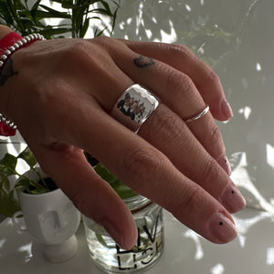 Anillo Bombé texturado - tamaño regulable - Plata925