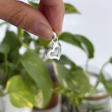 Cargar imagen en el visor de la galería, Dije Corazón Calado - 15 mm - Plata925