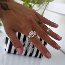 Cargar imagen en el visor de la galería, Anillo Om - tamaño regulable - Plata925