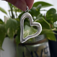 Cargar imagen en el visor de la galería, Dije Corazón Grande - 4 cm - Plata925