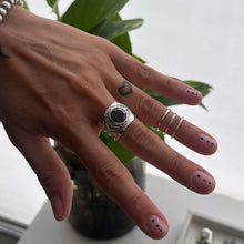 Cargar imagen en el visor de la galería, Anillo Ojo Portal Sagrado Negro - tamaño regulable - Plata925