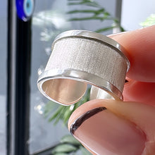 Cargar imagen en el visor de la galería, Anillo Lucero - tamaño regulable- Plata925