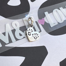 Cargar imagen en el visor de la galería, Dije Corazón Manitos - 1,5 cm - Plata925
