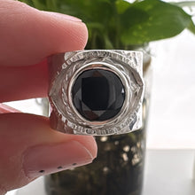 Cargar imagen en el visor de la galería, Anillo Ojo Portal Sagrado Negro - tamaño regulable - Plata925