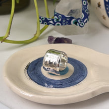 Cargar imagen en el visor de la galería, Anillo bombé texturado - tamaño regulable - Plata925
