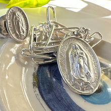 Cargar imagen en el visor de la galería, Medallón doble, Virgen de Guadalupe y Jesús de la Divina Misericordia- 3,8 cm - Plata925