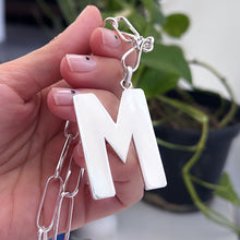 Cargar imagen en el visor de la galería, Letras - 4 cm - macizas Plata925- elegí tu letra en el menú desplegable - pieza hecha por encargue, ver plazos de entrega 🧿