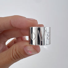 Cargar imagen en el visor de la galería, Anillo LOVE - tamaño regulable- Plata925