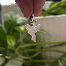 Cargar imagen en el visor de la galería, Dije Colibrí - 2 cm - Plata925