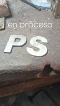 Cargar imagen en el visor de la galería, Letras - 4 cm - macizas Plata925- elegí tu letra en el menú desplegable - pieza hecha por encargue, ver plazos de entrega 🧿