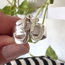 Cargar imagen en el visor de la galería, Anillo Om - tamaño regulable - Plata925